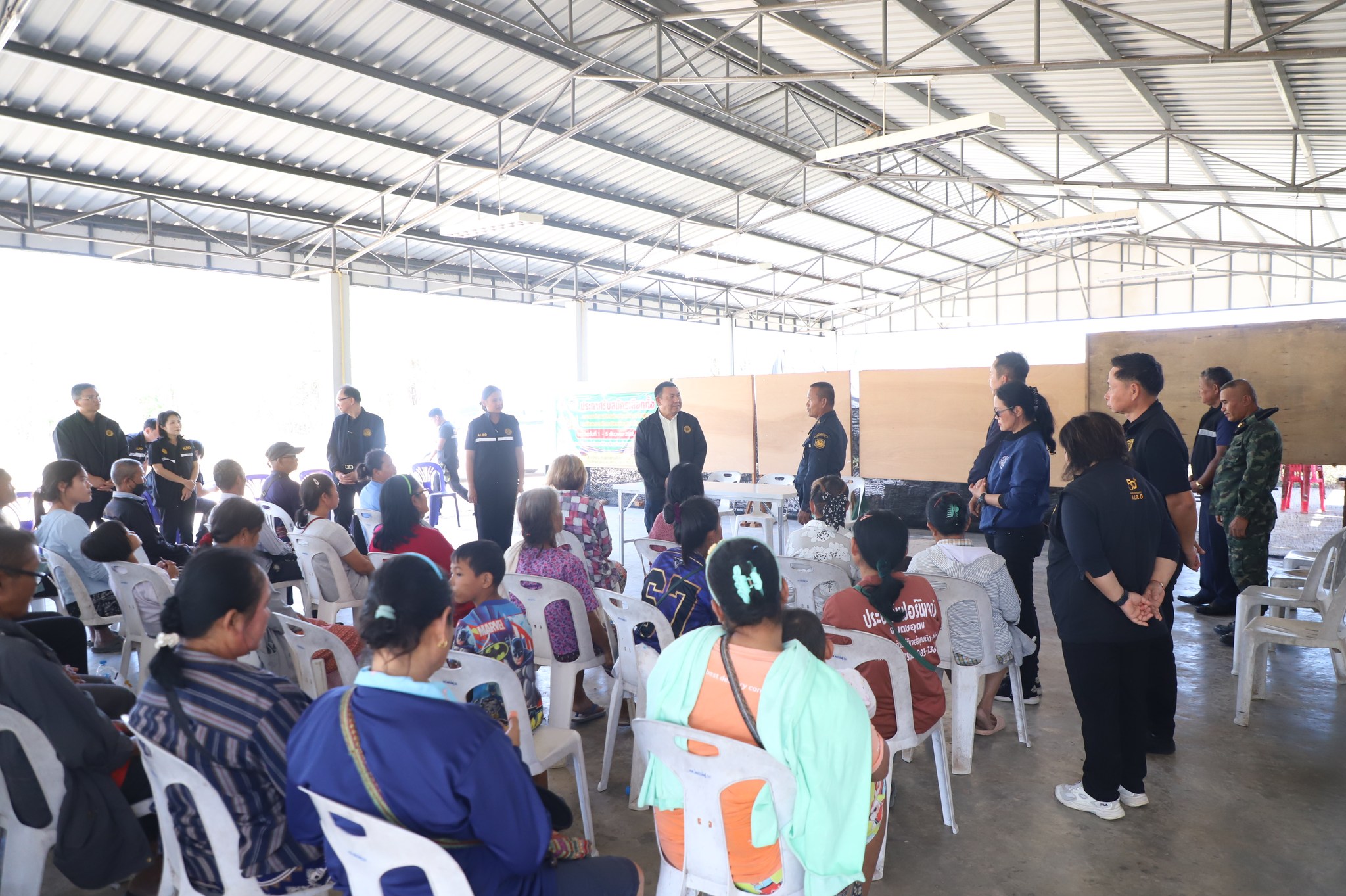 title - เลขาฯ ส.ป.ก. รุดให้กำลังใจพี่น้องเกษตรกรในเขตปฏิรูปที่ดินพื้นที่ชายแดนอุบลฯ ใกล้จุดสู้รบเพียง 7 กม.